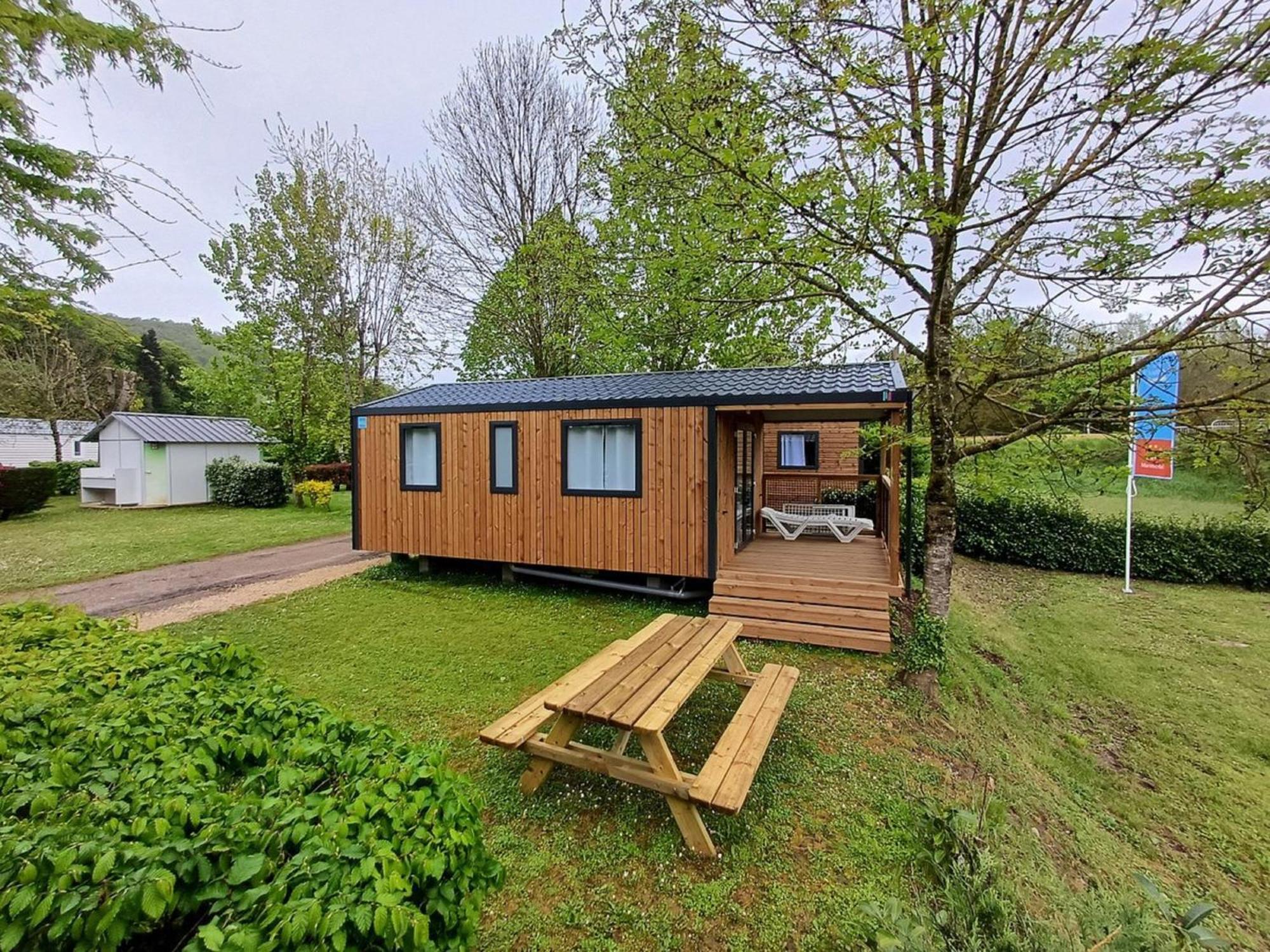 Marmotel Village Saint-Geniez-dʼOlt Exteriör bild
